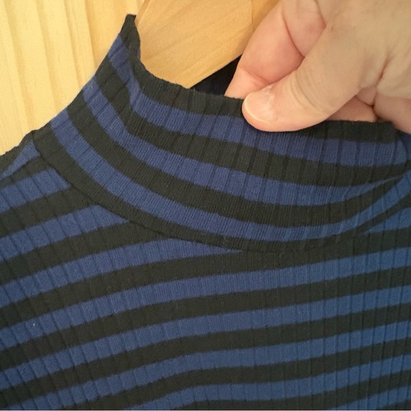 Frame Striped Ribbed Turtleneck. Size Large. - Picture 4 of 9